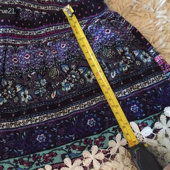 Rue 21 Floral Pattern Shorts with Flower Lace - Picture 5 of 6